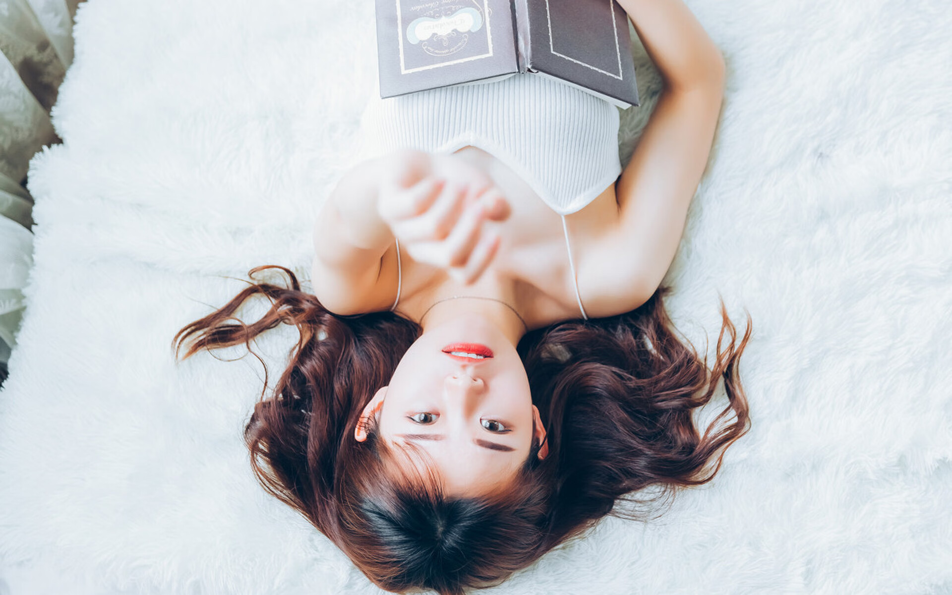 伦敦铁流无声碾过，巴黎烈焰刹那燃夜，足球命运齿轮如何咬合？