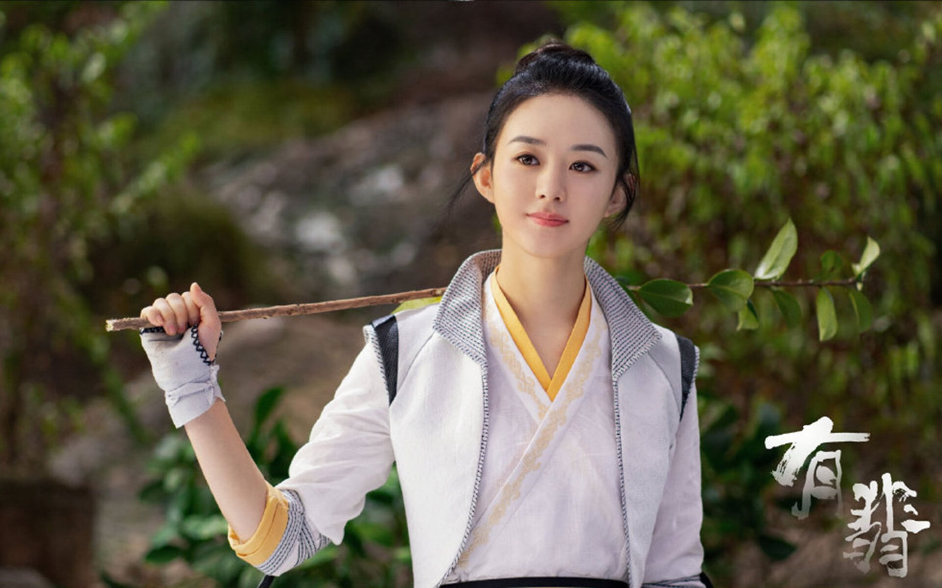 轮胎与球网同时撕碎，当F1街道赛的爆裂轰鸣成为他打爆防线的背景音